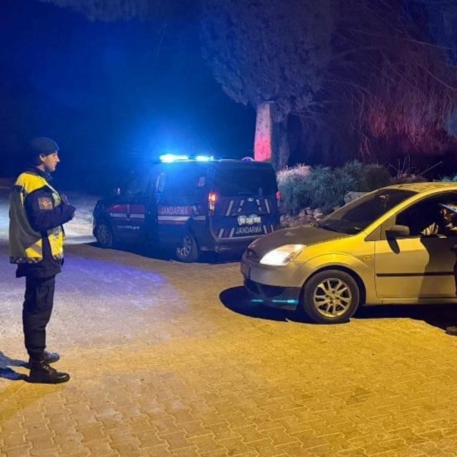 Kurallara uymayan 74 sürücü cezadan kaçamadı