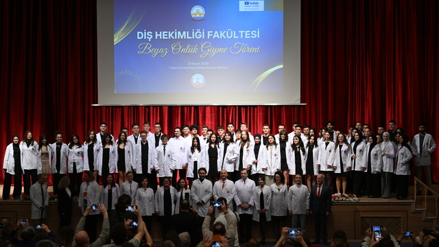 Trakya Üniversitesi Diş Hekimliği Fakültesi öğrencileri beyaz önlük giydi