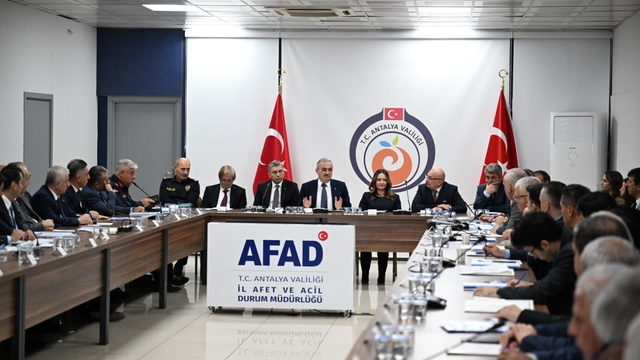 İçişleri Bakan Yardımcısı Karaloğlu, Antalya Valiliğini ziyaret etti