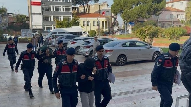 Beş kasa zeytin çaldılar, yakalandılar