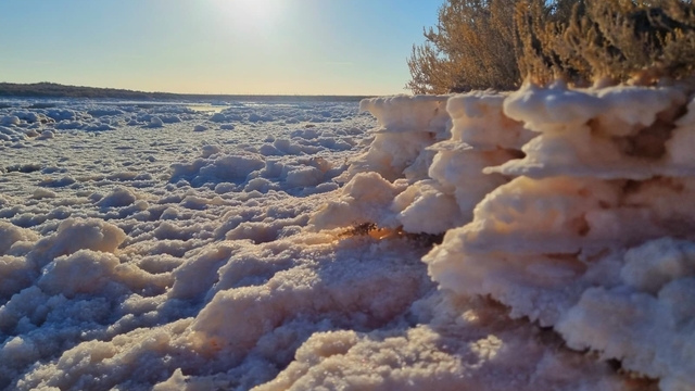 Tuz Gölü'nde suların çekilmesiyle oluşan tuz kütleleri ilgi odağı haline geldi