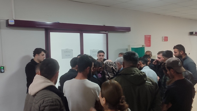 Kargo aracının çarptığı 2 yaşındaki Miran, ağır yaralandı