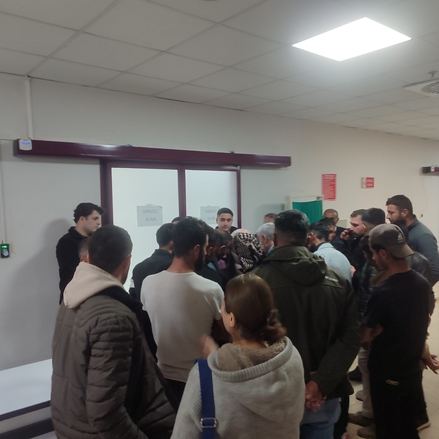 Kargo aracının çarptığı 2 yaşındaki Miran, ağır yaralandı