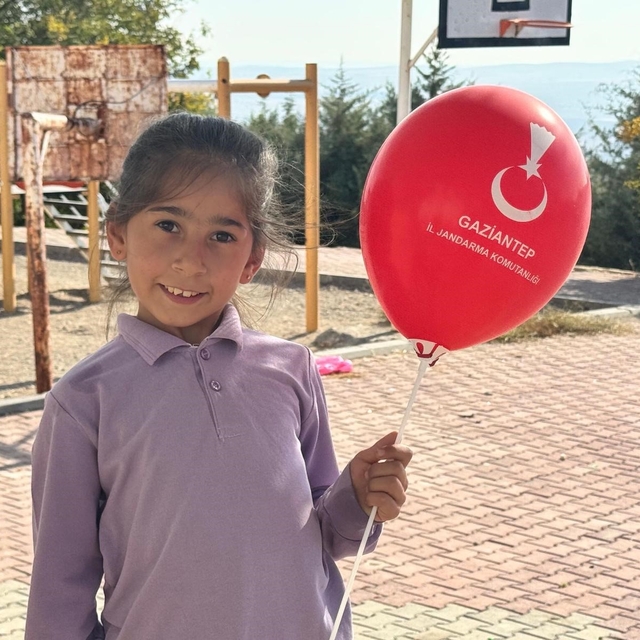Gaziantep'te jandarma çocukları unutmadı