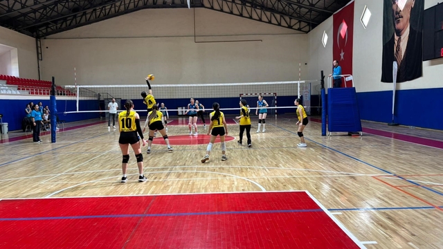 Vezirköprü'de voleybol turnuvası tamamlandı
