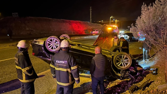 Adıyaman'da iki otomobilin çarpıştığı kazada 2 kişi yaralandı