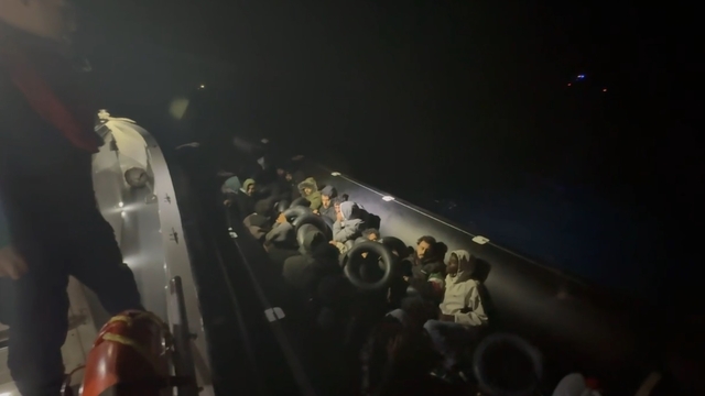 İzmir'de 37 düzensiz göçmen yakalandı, 33 düzensiz göçmen kurtarıldı