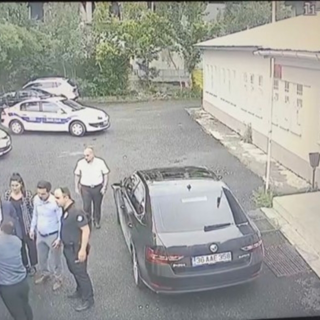 Gazeteciyi darbeden koruma polisine ceza