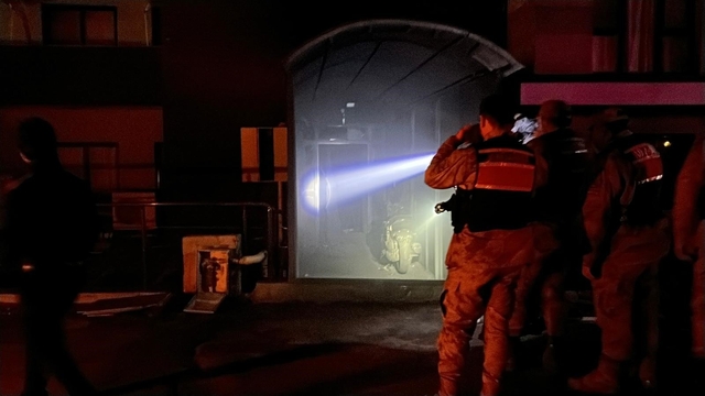 Galeride çıkan yangında 2 kişi öldü, 14 kişi hastanede tedavi altına alındı