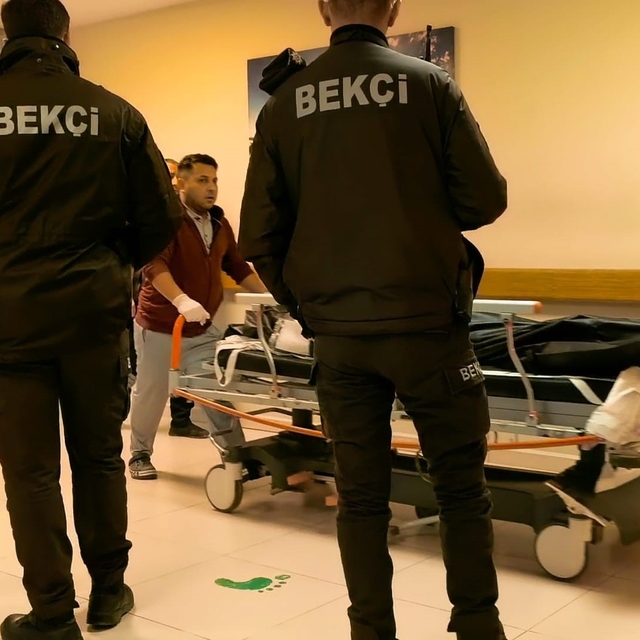 Kaldırımda durup tartıştığı kişiye ateş açtı
5 mermi isabet eden adam hayat...