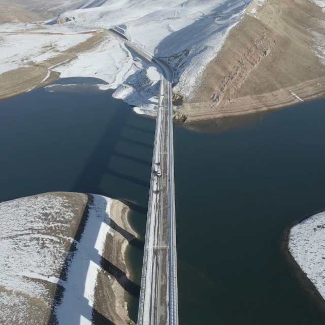 Turnaçayırı Barajı'nda masalsı kış: Kar yağışı manzarayı değiştirdi