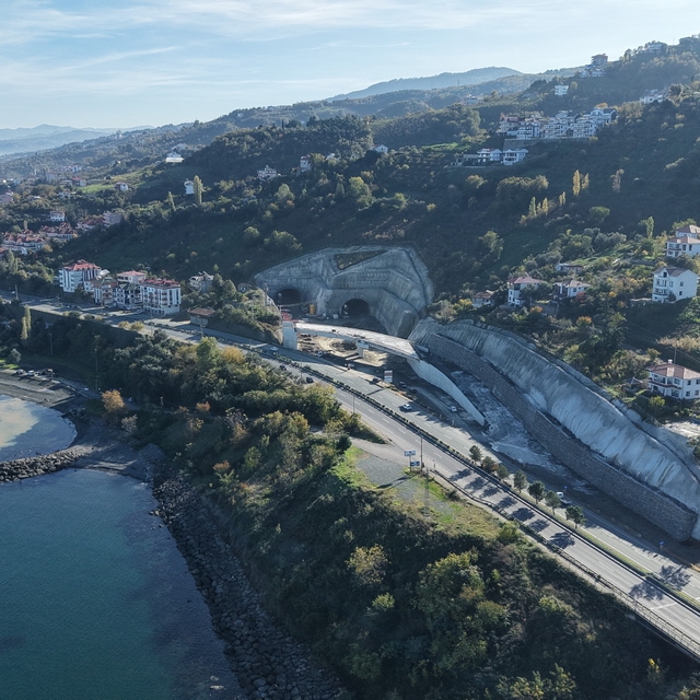 Güney Çevre Yolu'nda çalışmalar hızlandı, ilk etap 3 yıl içinde açılacak
Bü...