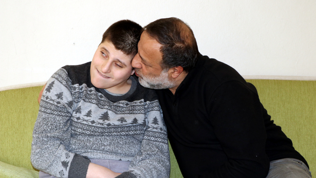 Zihinsel ve bedensel engelli oğluna 8 yıldır hem anne hem baba