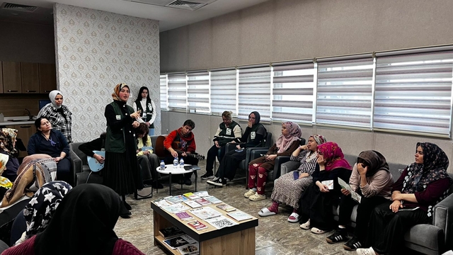 Yeşilay Erzurum Şubesi gönüllüleri, annelere bağımlılıkla mücadeleyi anlattı