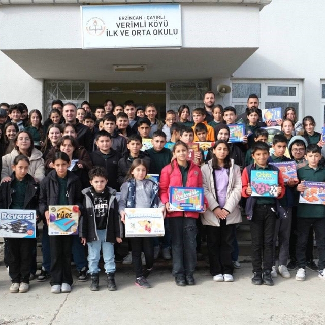 Erzincanlı öğrencilerden Verimli köyüne dostluk köprüsü