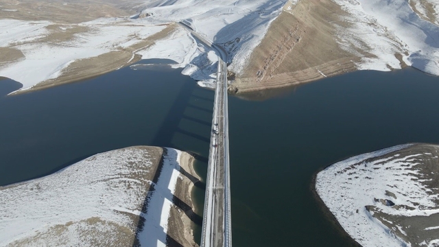 Turnaçayırı Barajı'nda masalsı kış: Kar yağışı manzarayı değiştirdi