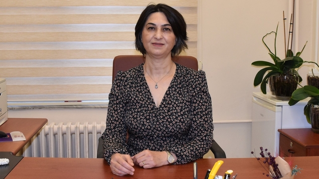 Prof. Dr. Kartal: "DSÖ, antibiyotik direncini 'Sessiz pandemi' olarak tanımlıyor"
ESOGÜ Enfeksiyon Hastalıkları ve Klinik Mikrobiyoloji Ana Bilim Dalı Başkanı Prof. Dr. Elif Doyuk Kartal:
"Antibiyotiklere karşı direnç düzeyleri dünya genelinde yüzde 15-40 oranına yükseldi"
"Direnç, tedavi süreçlerini uzatmakta ve ölüm oranlarını artırmaktadır"