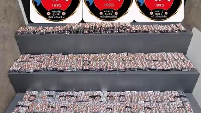 İzmir'de polis son bir haftalık denetim raporunu açıkladı
Çeşitli suçlardan aranan 112 kişi yakalanarak adli mercilere teslim edildi