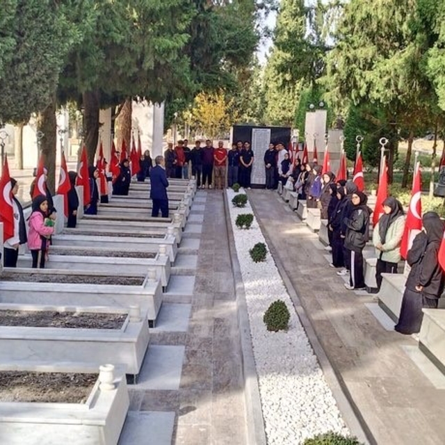 Denizli'de şehit öğretmenler dualarla yanıldı