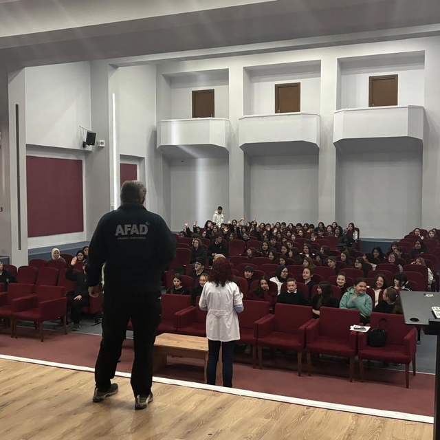 Öğrencilere yönelik afetler ve yangınlarla ilgili eğitimler devam ediyor