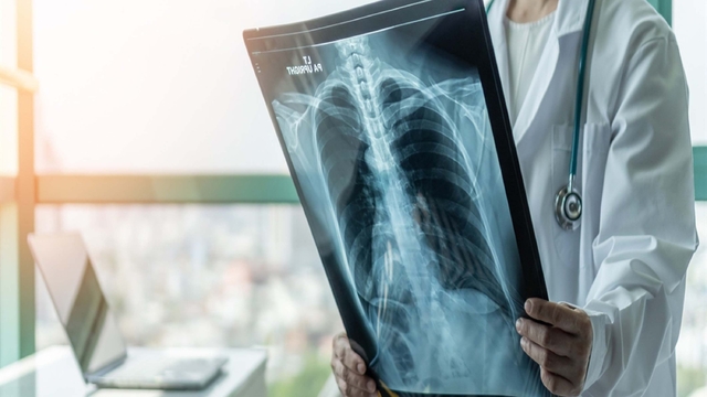 Prof. Dr. Şener'den 'süperenfeksiyon' uyarısı: Dikkat etmek lazım, ücretsiz aşınızı olun