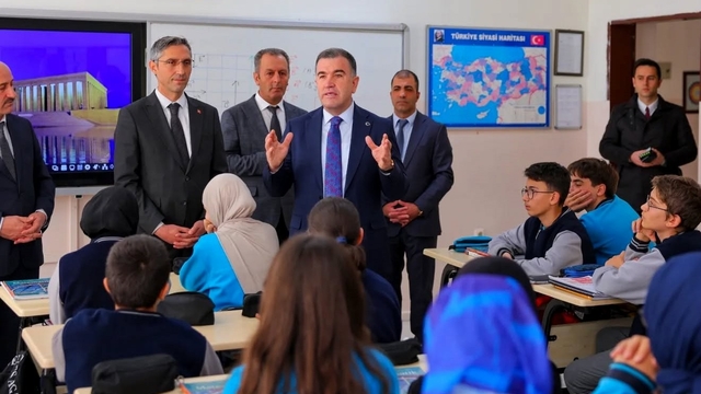 Vali Eldivan'dan gençlere: "Zamanı verimli kullanın"