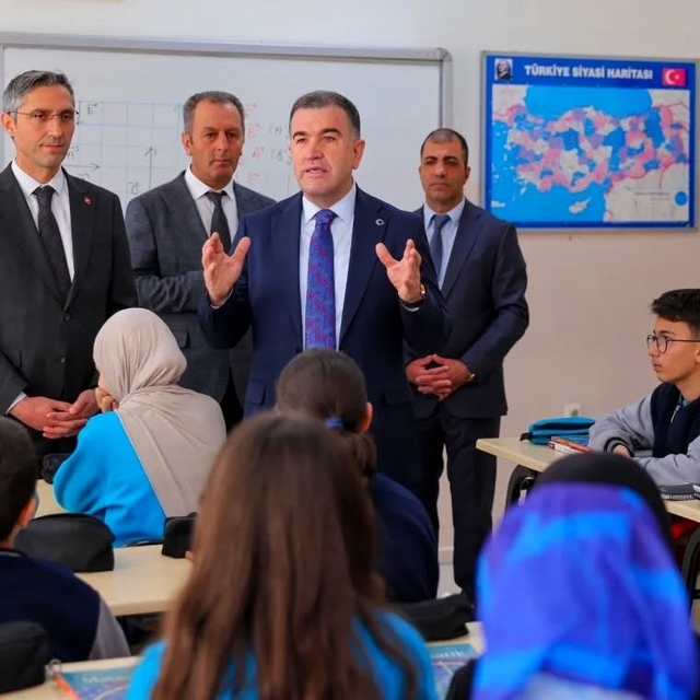 Vali Eldivan'dan gençlere: "Zamanı verimli kullanın"