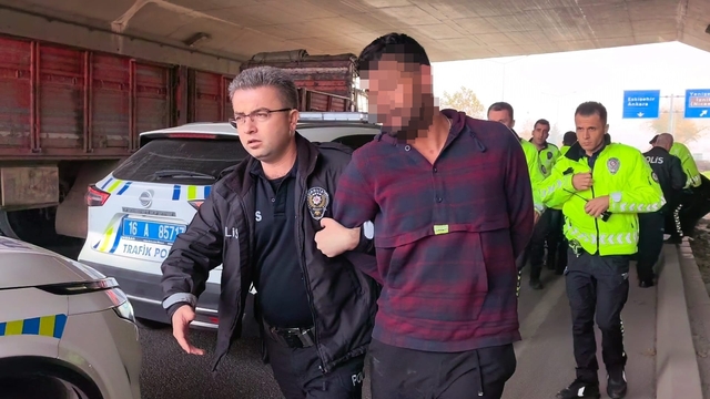 Tartıştığı kişiyi tüfekle öldürüp, polislere ateş açtı (2)