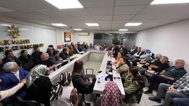 AK Parti'li Yaşadı'dan Gaziemir Belediye Başkanı Işık'a "trafik ve otopark" eleştirisi