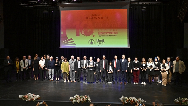 Antalya Edebiyat Günleri'nde öykü ve şiirin en iyileri ödüllendirildi