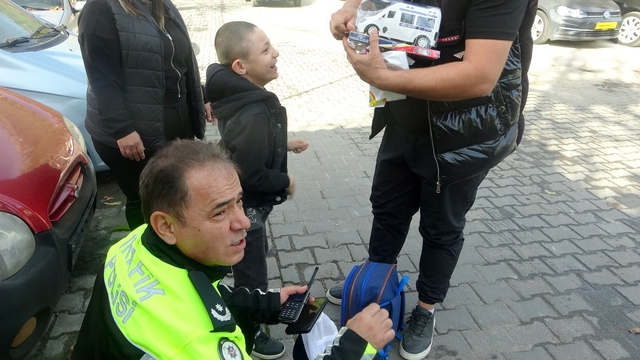 Muğla Trafik Şube Müdürü Haçan'dan özel ihtiyaçlı çocuğa anlamlı hediye