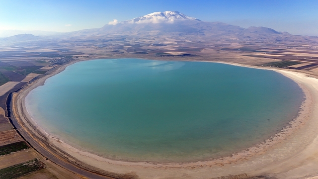 Kuş cenneti Arin Gölü gün geçtikçe alan kaybediyor