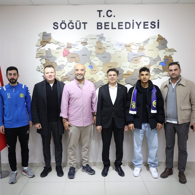 Bilecikli genç futbolcu Eskişehirspor'a transfer oldu