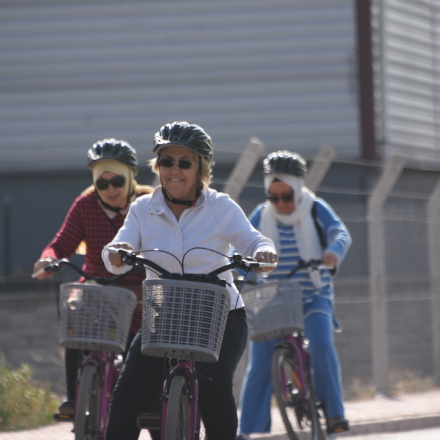 Konyalı kadınlar, bisiklet kullanmayı öğreniyor