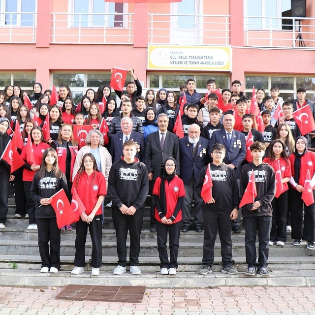 Şehit yakınları ve gaziler öğrencilerle buluştu