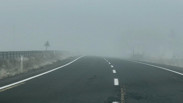 Ağrı'nın Patnos ilçesinde yoğun sis ulaşımı olumsuz etkiliyor