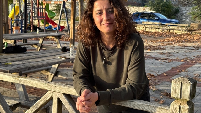 Metin Akpınar'ın biyolojik kızı olduğu iddia edilen Duygu Nebioğlu: "Dava bittiğinde susturulmuş çocukların da sesi olacağım"
"Tazminat davası açmamın en önemli sebeplerinden biri, annemle ilişkisinin 'tek gecelik' olduğunu söylemesi"
"Tek gecelik ilişki açıklaması beni duygusal olarak yıktı"
"Bu açıklama beni ve annemi toplum önünde itibarsızlaştırdı. Bir sanatçının böyle bir açıklama yapması beni çok üzdü, hedef haline geldim'
"Bu nedenle hem çocukluk yaralarım hem de insan onuruna sahip çıkma adına tazminat davası açtım'