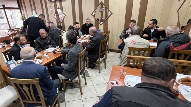 Milletvekili Bayırcı: "Kütahya durağı haritalarda eksik gösterilmişti, düzeltilmesini talep ettik"
AK Parti Milletvekili Bayırcı, Balıklı Caddesi esnafıyla kahvaltıda buluştu