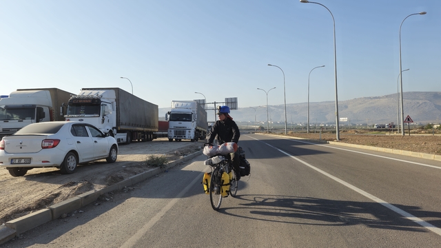 Balıkesir'den umreye gitmek için yola çıkan bisikletli Suriye'ye giriş yaptı