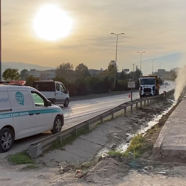 Çalışmalar sırasında patlayan doğal gaz borusu tedirgin etti