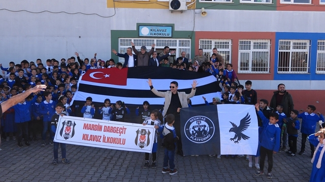 Beşiktaş Kulübü üyeleri, Mardin'de öğrencilere forma hediye etti