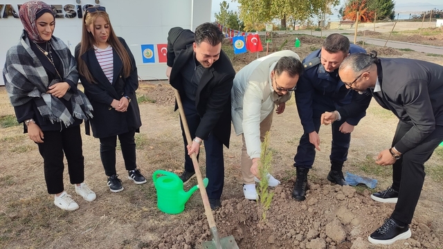 Beyşehir'de fidanlar toprakla buluştu