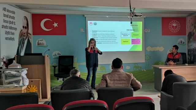Kırklareli'nde çiftçilere bitki koruma ürünleri uygulamaları eğitimi verildi