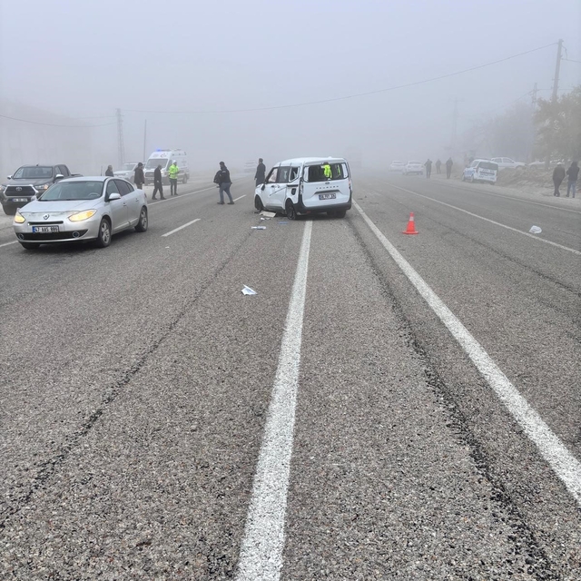 Malatya'da otomobil ile hafif ticari araç çarpıştı: 1 yaralı