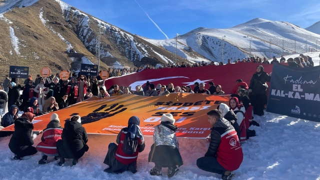 Erzurum'da "Şiddete karşı tek yürek" yürüyüşü düzenlendi