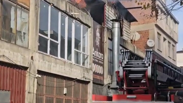İnegöl'de mobilya imalathanesinde yangın