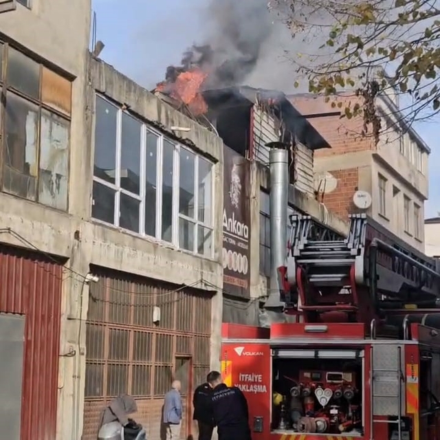 İnegöl'de mobilya imalathanesinde yangın