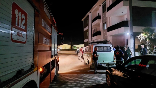 Sakarya'da 4 yaşındaki çocuk evde kilitli kaldı, itfaiye balkondan girdi