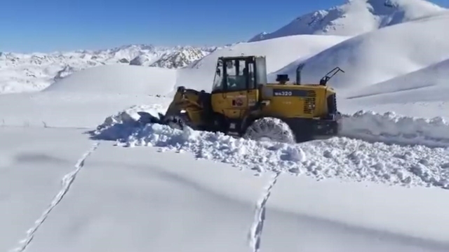 Şırnak'ta karla mücadele çalışmaları devam ediyor