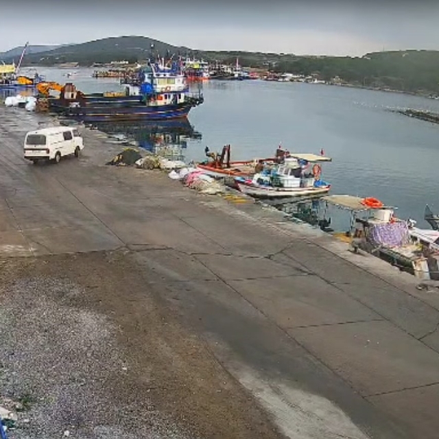 Direksiyon hakimiyeti kaybolan araç denize uçtu